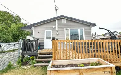 Detached in Timmins