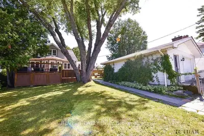 Detached in Timmins