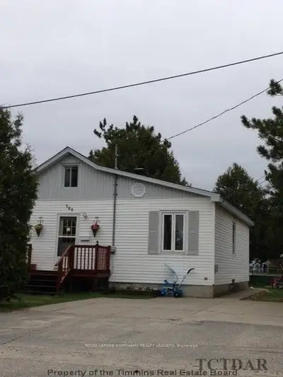 360 Rose Avenue, Timmins, On P4n 1n6