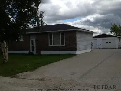 1513 Aubin Street, Hearst, On P0l 1n0