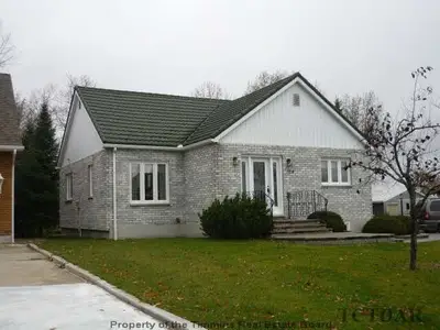 914 Piper Street W, Hearst, On P0l 1n0