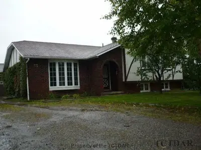 33 Mongeon Crescent, Hearst, On P0l 1n0