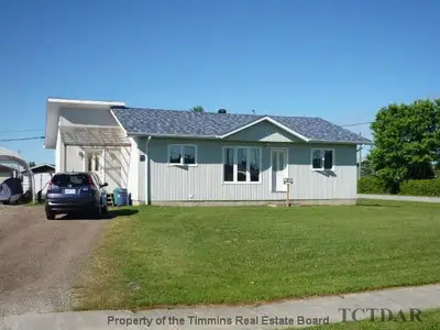 121 Queen Street, Mattice-val Cote, On P0l 1t0