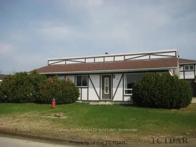 32 Murray Street, Kapuskasing, On P5n 3c1