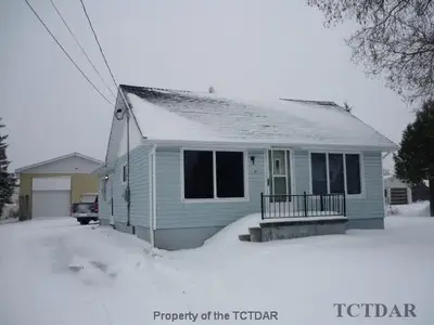59 Leonard Avenue, Kapuskasing, On P0l 1v0