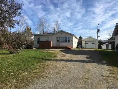 380 Ninth Avenue, Cochrane, On P0l 1c0