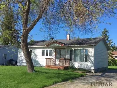6 Erie Street, Kapuskasing, On P5n 2c6