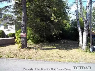 8 Mccamus Street, Temiskaming Shores, On P0j 1p0