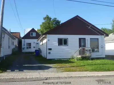 31 Middleton Avenue, Timmins, On P4n 2z6