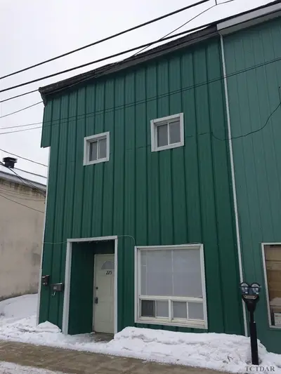 225 Pine Street S, Timmins, On P4n 2k6