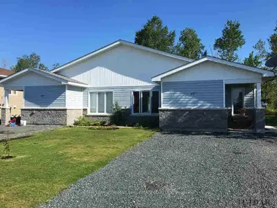 17 A & 17 B Fifth Street, Cochrane, On P0l 1c0