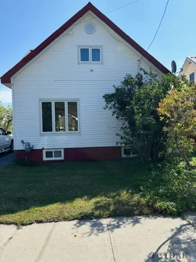 Detached in Timmins