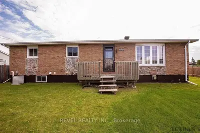 Detached in Timmins