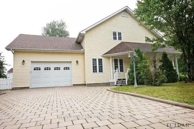 Detached in Timmins