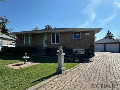 Detached in Timmins