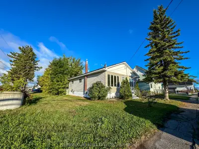 Detached in Iroquois Falls