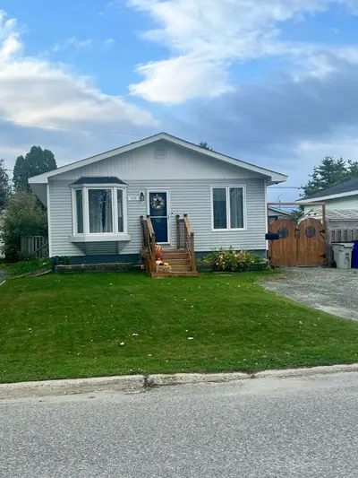 Detached in Timmins