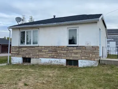 Detached in Mattice-Val Cote