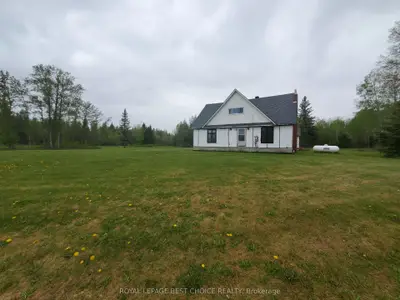 Detached in Englehart