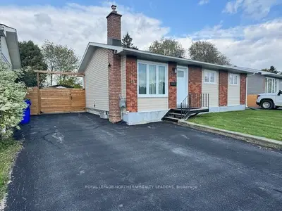 Detached in Timmins