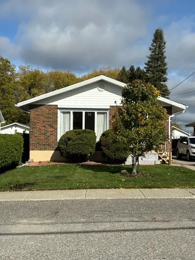 Detached in Timmins