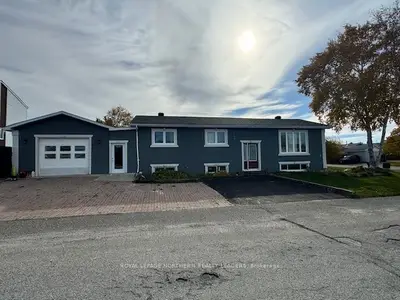 Detached in Timmins