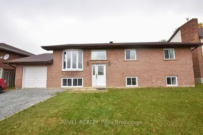 Detached in Timmins