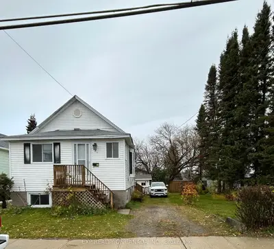 Detached in Timmins
