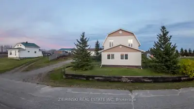 Detached in Black River Matheson