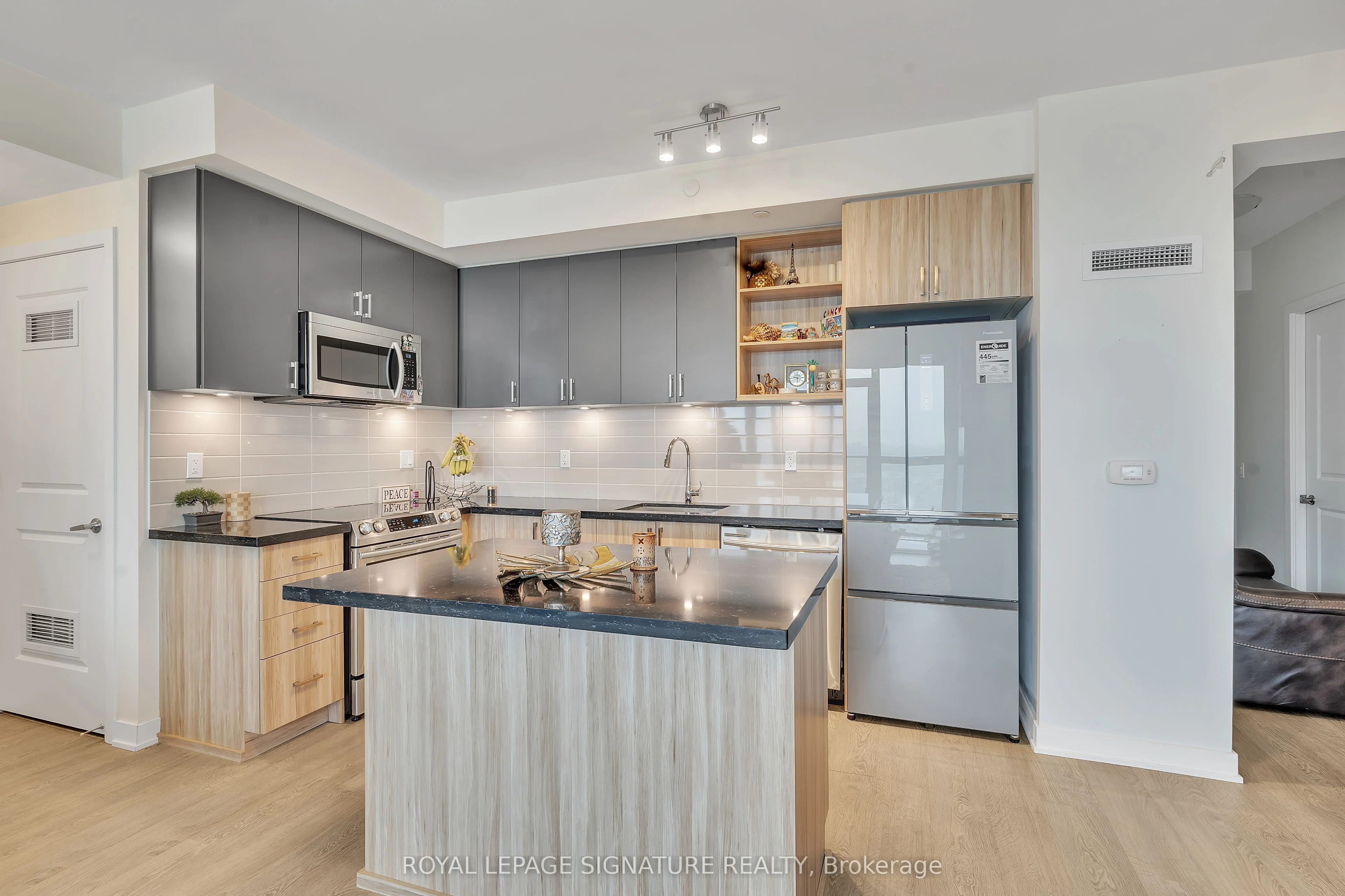 4677 Glen Erin Drive 1602, Mississauga, On L5m 2e3