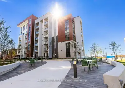 Condo Apartment in Milton
