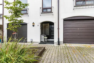 Condo Townhouse in Mississauga