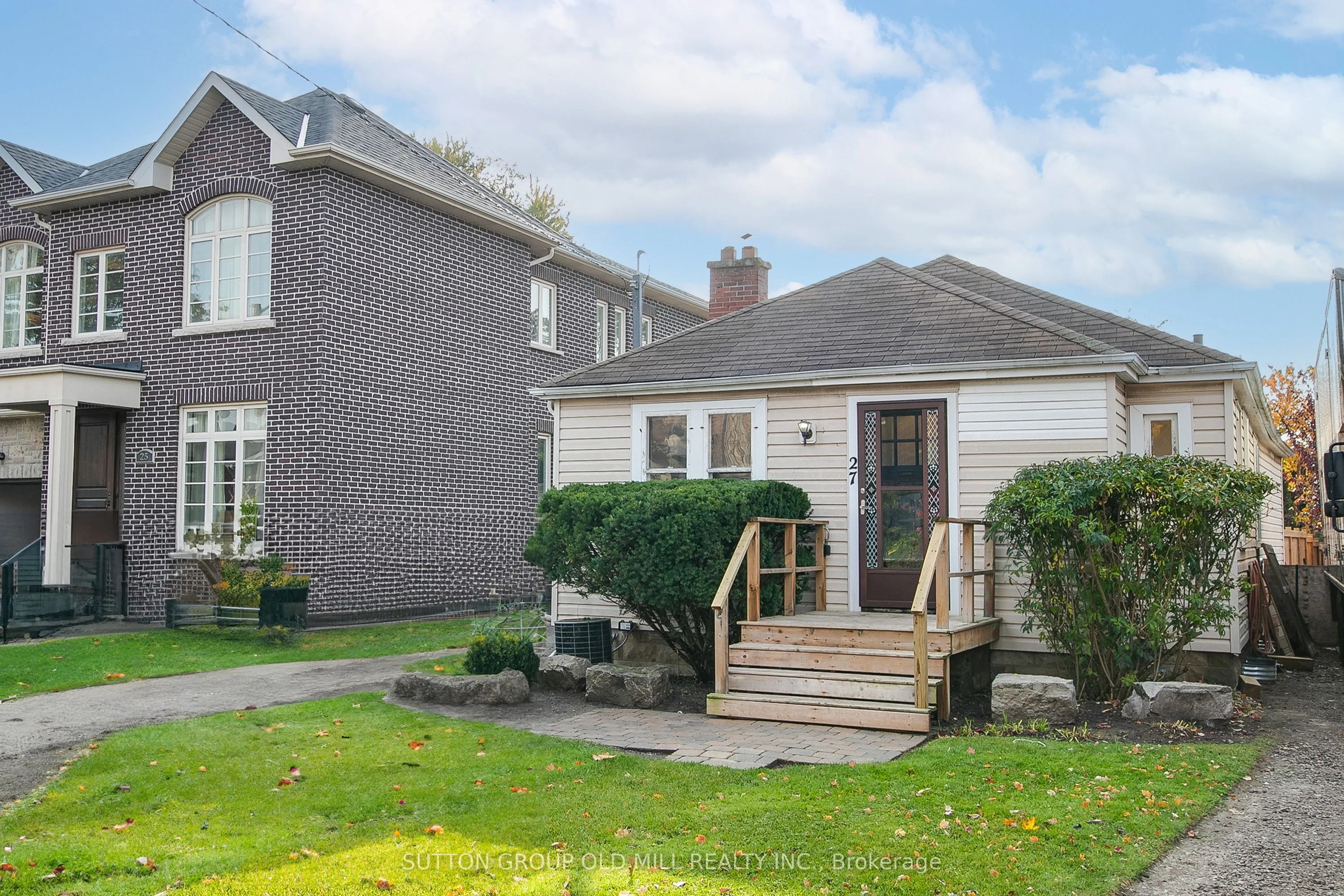 27 Vanevery Street, Toronto W06, On M8v 1y5