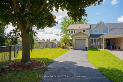 Att/Row/Townhouse in Brampton