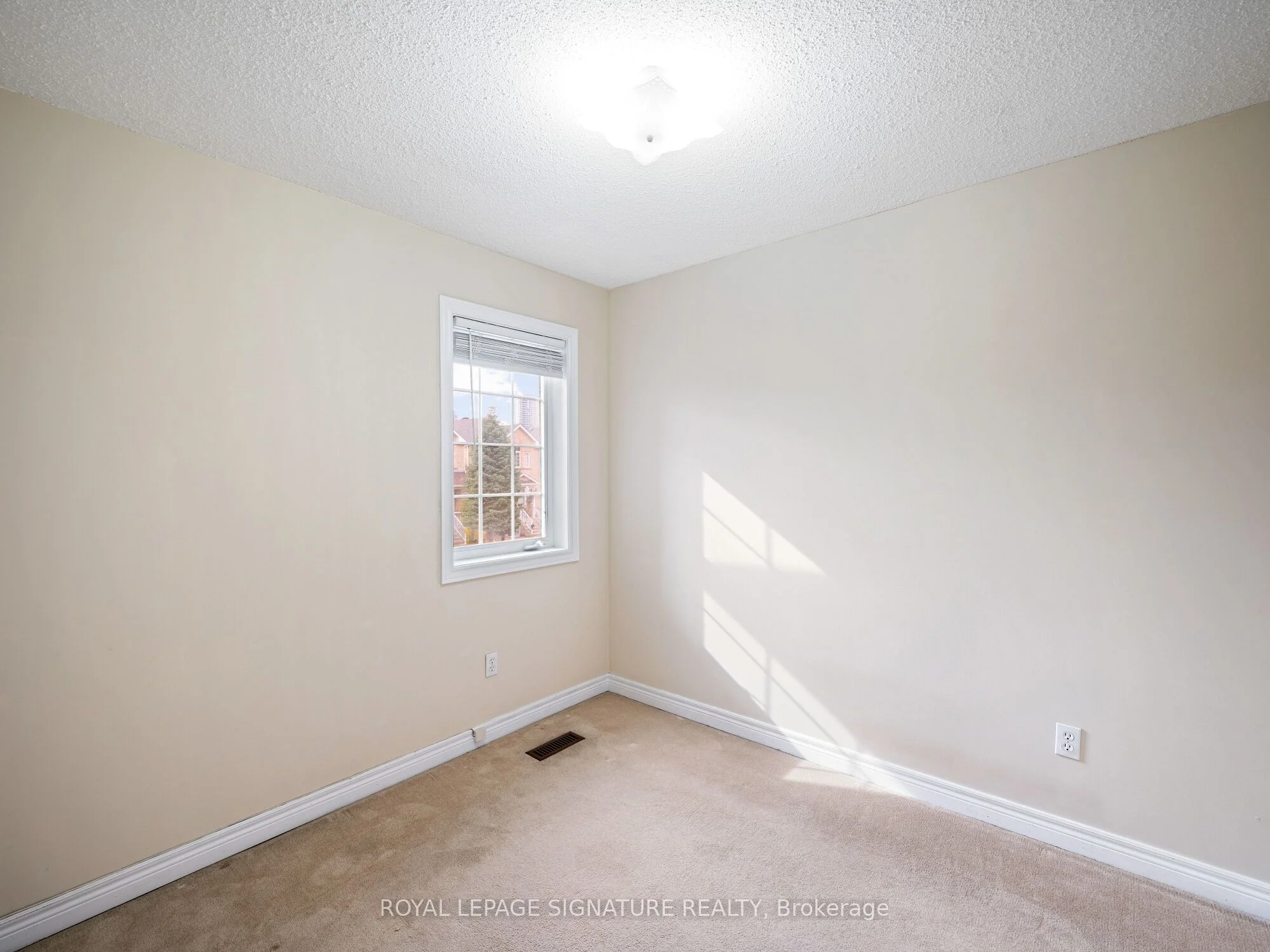 4909 James Austin Drive, Mississauga, ON L4Z 4H5