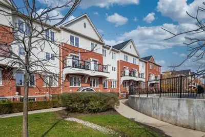 Condo Townhouse in Oakville