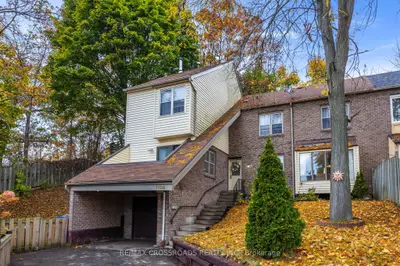 Att/Row/Townhouse in Mississauga