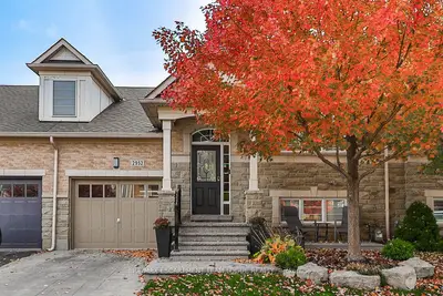 Att/Row/Townhouse in Burlington