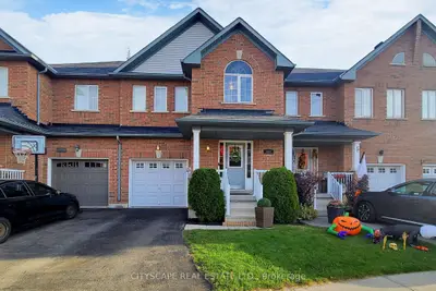 Att/Row/Townhouse in Milton