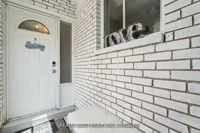 Att/Row/Townhouse in Brampton