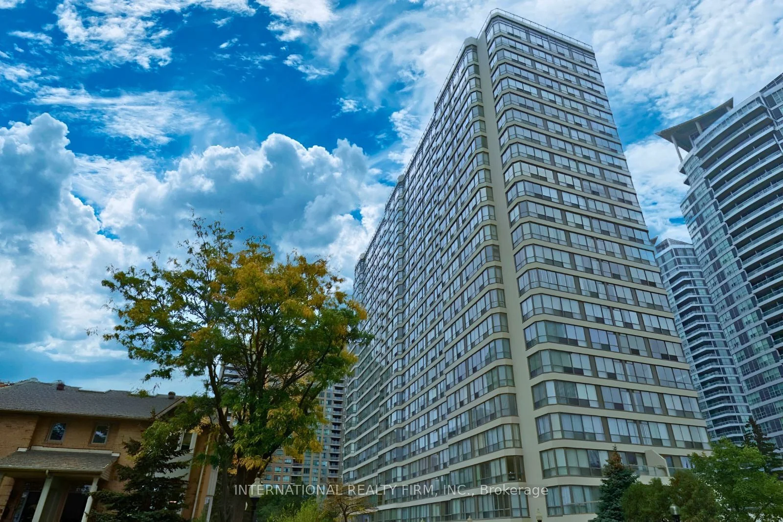 55 Elm Drive 1906, Mississauga, On L5b 3z3