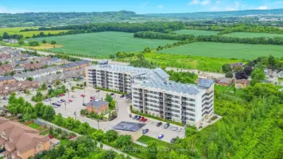 Condo Apartment in Milton
