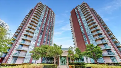 4879 Kimbermount Avenue 1005, Mississauga, ON L5M 7R8