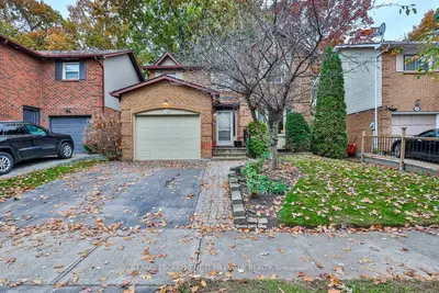 Detached in Oakville