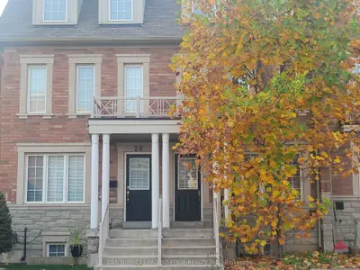 Att/Row/Townhouse in Toronto
