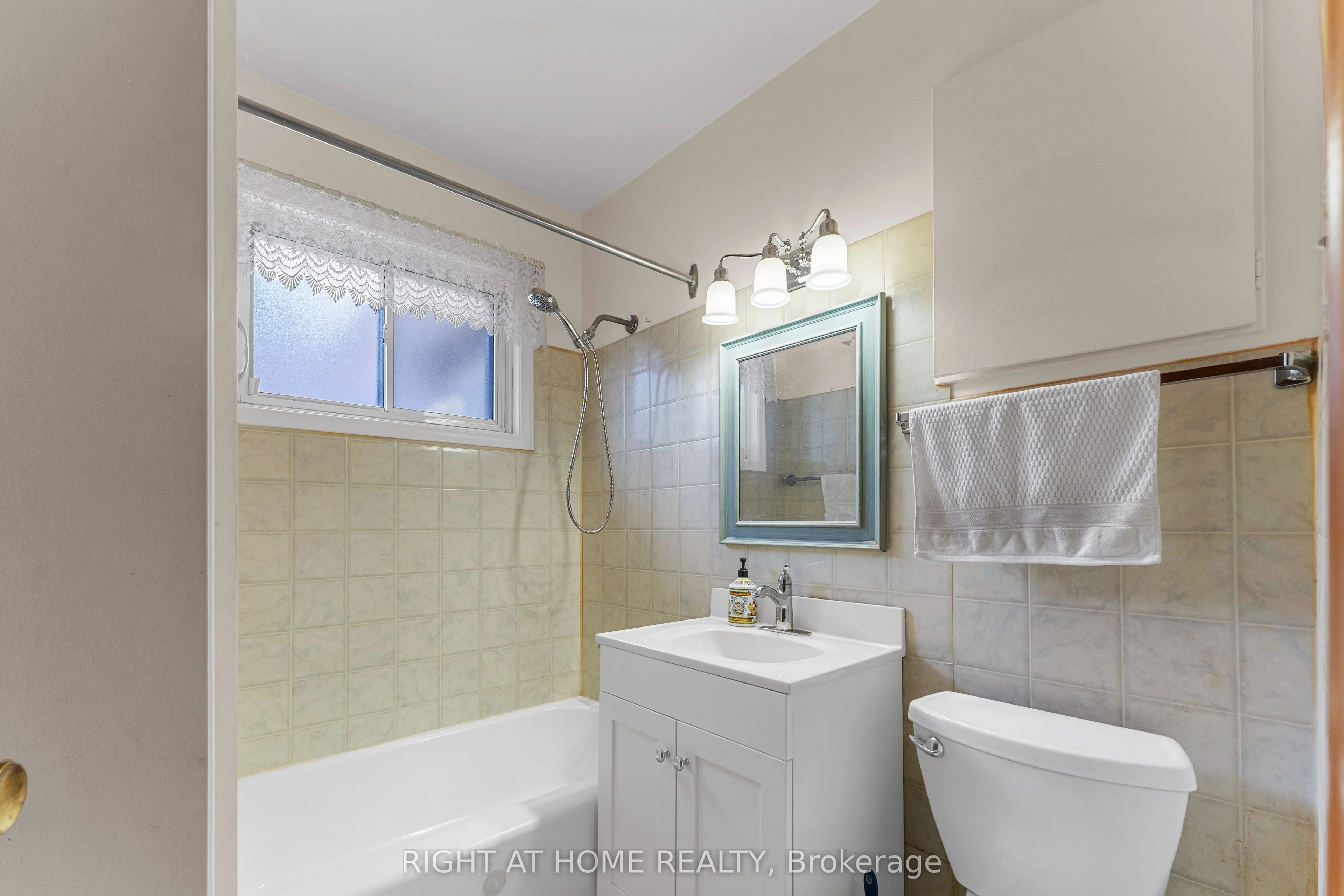 50 Lilac Avenue, Toronto W05, ON M9M 1G3