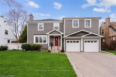 Detached in Burlington