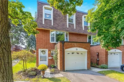 Condo Townhouse in Milton
