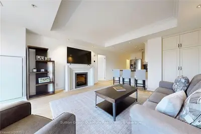 205 Lakeshore Road W 304, Oakville, On L6k 0h8