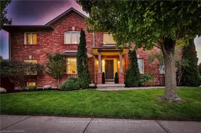 2250 Hummingbird Way, Oakville, On L6m 3z7